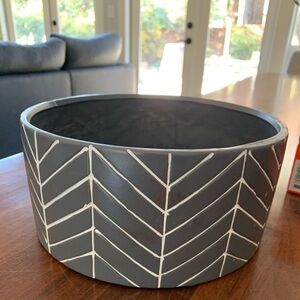 NWT Gray & White Ceramic Chevron Patterned 9” Succulent Planter